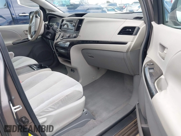2011 Toyota Sienna LE AAS with VIN 5TDKK3DC8BS073125, listed as a IAAI auction lot 42018649 with 199,595 mi miles. Bid and sale history available at carsss.com. Image 5.