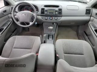 2005 Toyota Camry STD z VIN 4T1BE32K15U979470, wystawiony jako Copart lot #53519575 z przebiegiem 120 213 mil mil oraz Szkoda całkowita • Salvage title. Historia ofert i sprzedaży dostępna na DreamBid. Obrazek 8.