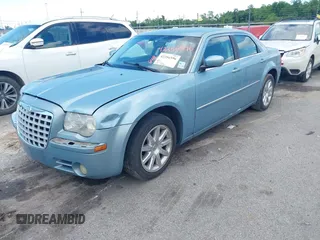 2008 Chrysler 300 Limited z VIN 2C3KA33G98H267617, wystawiony jako IAAI lot #42256596 z przebiegiem 391 552 mil mil oraz . Historia ofert i sprzedaży dostępna na DreamBid. Obrazek 2.
