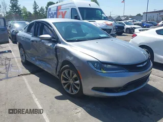 2015 Chrysler 200 S with VIN 1C3CCCBG2FN505330, listed as a IAAI auction lot 41935604 with 189,260 mi miles. Bid and sale history available at carsss.com. Image 1.