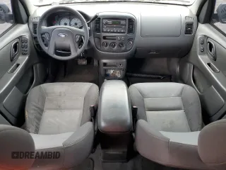 2004 Ford Escape XLS with VIN 1FMYU02144DA18217, listed as a Copart auction lot 43136895 with 135,424 mi miles and Salvage Title. Bid and sale history available at DreamBid. Image 8.