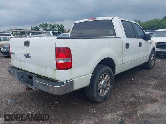 2004 Ford F-150 XLT z VIN 1FTRW12W14KB01667, wystawiony jako IAAI lot #42451052 z przebiegiem 260 719 mil mil oraz . Historia ofert i sprzedaży dostępna na DreamBid. Obrazek 4.