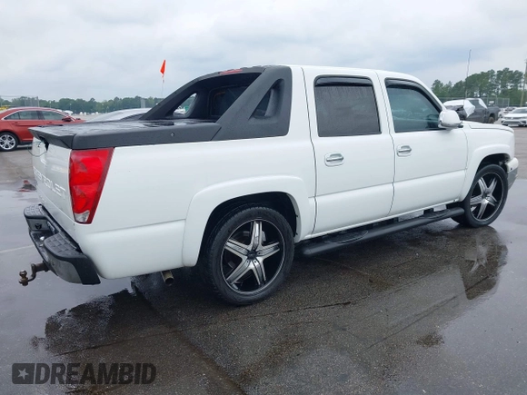 2005 Chevrolet Avalanche LS with VIN 3GNEC12Z55G199068, listed as a IAAI auction lot 42412960 with 193,710 mi miles and . Bid and sale history available at DreamBid. Image 4.