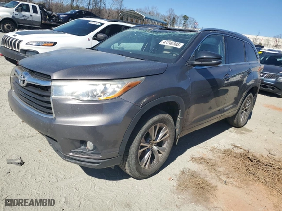 2014 Toyota Highlander XLE with VIN 5TDJKRFH2ES068692, listed as a Copart auction lot 47240505 with 96,972 mi miles and Salvage Title. Bid and sale history available at carsss.com. Image 1.