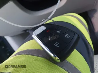 2024 GMC Acadia FWD Denali z VIN 1GKENLKS7RJ190012, wystawiony jako IAAI lot #41907629 z przebiegiem 9 918 mil mil oraz . Historia ofert i sprzedaży dostępna na DreamBid. Obrazek 11.