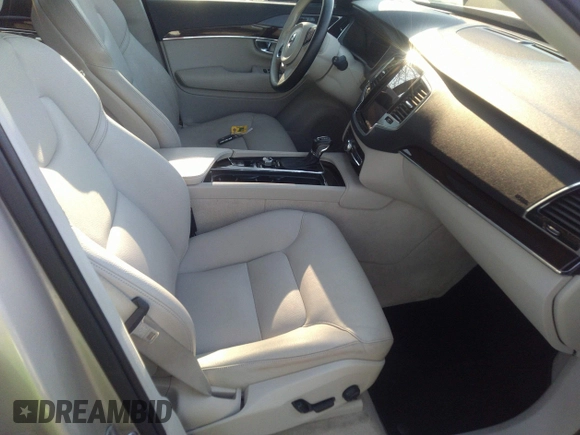 2016 Volvo XC90 T6 Momentum with VIN YV4A22PK7G1034763, listed as a IAAI auction lot 41590080 with 132,508 mi miles. Bid and sale history available at carsss.com. Image 5.