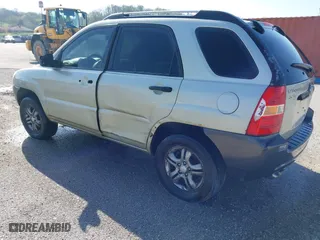 2006 Kia Sportage LX with VIN KNDJF723X67143301, listed as a IAAI auction lot 41950899 with 271,184 mi miles. Bid and sale history available at carsss.com. Image 3.