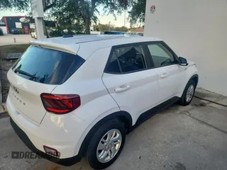 2024 Hyundai Venue SE with VIN KMHRB8A3XRU288751, listed as a Copart auction lot 88154795 with 9,233 mi miles and Clean Title. Bid and sale history available at DreamBid. Image 4.