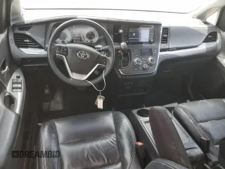 2018 Toyota Sienna SE with VIN 5TDXZ3DC5JS921882, listed as a Copart auction lot 62347815 with 136,472 mi miles and Salvage title. Bid and sale history available at DreamBid. Image 8.
