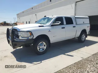 2020 Ram 2500 Tradesman z VIN 3C6UR5CL3LG285715, wystawiony jako Copart lot #57693545 z przebiegiem 179 986 mil mil oraz Czysty tytuł • Clean title. Historia ofert i sprzedaży dostępna na DreamBid. Obrazek 1.