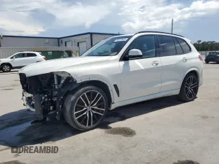 2021 BMW X5 sDrive40i z VIN 5UXCR4C06M9H19889, wystawiony jako Copart lot #60478325 z przebiegiem 15 968 mil mil oraz Szkoda całkowita • Salvage title. Historia ofert i sprzedaży dostępna na DreamBid. Obrazek 1.