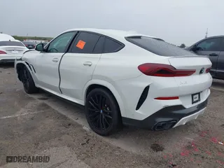 2021 BMW X6 xDrive40i with VIN 5UXCY6C00M9F88215, listed as a IAAI auction lot 41646498 with 43,587 mi miles. Bid and sale history available at carsss.com. Image 3.