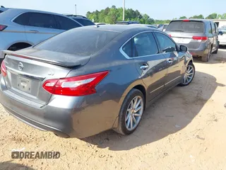 2017 Nissan Altima SR z VIN 1N4AL3AP7HC112822, wystawiony jako IAAI lot #42156282 z przebiegiem 121 124 mil mil oraz . Historia ofert i sprzedaży dostępna na DreamBid. Obrazek 4.