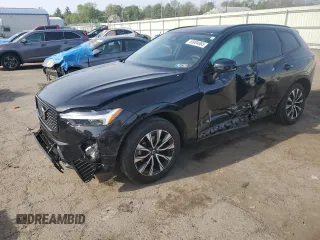 2024 Volvo XC60 Plus Dark Theme z VIN YV4L12RL5R1767754, wystawiony jako Copart lot #55004885 z przebiegiem 13 207 mil mil oraz Szkoda całkowita • Salvage title. Historia ofert i sprzedaży dostępna na DreamBid. Obrazek 1.