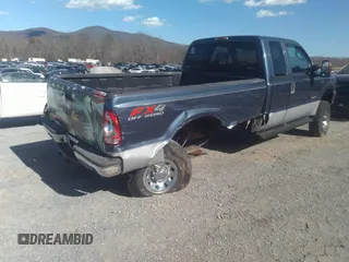 2004 Ford F-250 XL z VIN 1FTNX21P04EB90318, wystawiony jako IAAI lot #41640316 z przebiegiem 218 352 mil mil oraz . Historia ofert i sprzedaży dostępna na DreamBid. Obrazek 4.