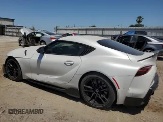 2022 Toyota Supra 3.0 z VIN WZ1DB0C02NW048905, wystawiony jako Copart lot #53099585 z przebiegiem 25 044 mil mil oraz Czysty tytuł • Clean title. Historia ofert i sprzedaży dostępna na DreamBid. Obrazek 2.