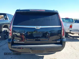 2017 Cadillac Escalade Premium Luxury z VIN 1GYS4CKJ6HR239428, wystawiony jako IAAI lot #42221451 z przebiegiem 87 421 mil mil oraz . Historia ofert i sprzedaży dostępna na DreamBid. Obrazek 16.