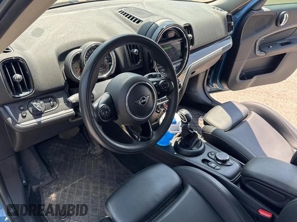 2019 MINI Countryman Cooper S with VIN WMZYT5C56K3G93269, listed as a Copart auction lot 59530605 with 97,720 mi miles and Clean title. Bid and sale history available at DreamBid. Image 9.