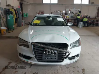 2013 Audi S8 z VIN WAUD2AFD7DN008887, wystawiony jako IAAI lot #42314337 z przebiegiem 155 978 mil mil oraz . Historia ofert i sprzedaży dostępna na DreamBid. Obrazek 12.