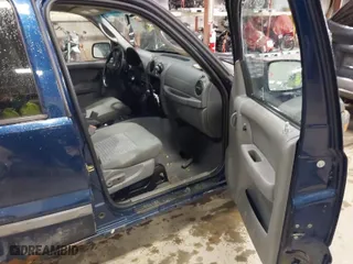 2005 Jeep Liberty Sport with VIN 1J4GL48K75W642538, listed as a IAAI auction lot 41716781 with 207,798 mi miles. Bid and sale history available at carsss.com. Image 5.