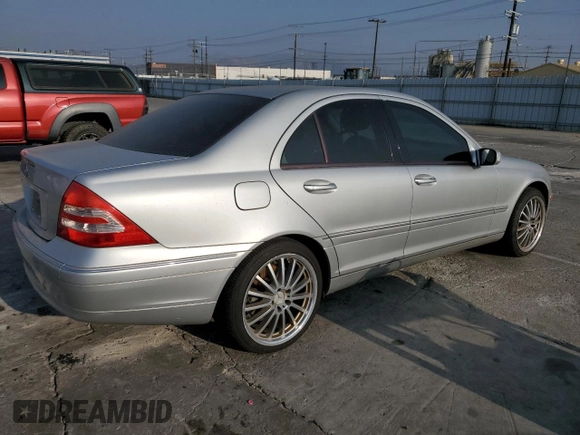 2004 Mercedes-Benz C 320 with VIN WDBRF64J84F450198, listed as a Copart auction lot 83259704 with 104,005 mi miles and Clean Title. Bid and sale history available at DreamBid. Image 3.