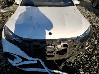 2023 Mercedes-Benz EQE 500 z VIN 4JGGM2CB0PA002097, wystawiony jako Copart lot #81299684 z przebiegiem 6 398 mil mil oraz Szkoda całkowita • Salvage title. Historia ofert i sprzedaży dostępna na DreamBid. Obrazek 12.