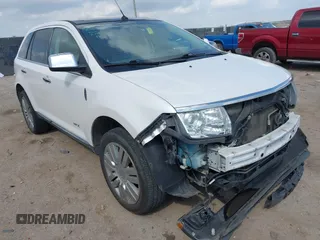 2010 Lincoln MKX z VIN 2LMDJ6JC8ABJ34670, wystawiony jako IAAI lot #41909644 z przebiegiem 87 228 mil mil oraz . Historia ofert i sprzedaży dostępna na DreamBid. Obrazek 1.