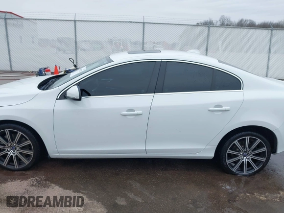 2015 Volvo S60 T6 Drive-E with VIN YV149MFK1F2366869, listed as a IAAI auction lot 41452923 with 98,005 mi miles. Bid and sale history available at carsss.com. Image 14.