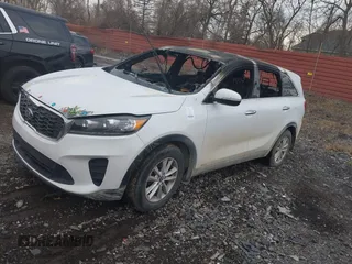 2019 Kia Sorento LX V6 with VIN 5XYPGDA51KG497648, listed as a IAAI auction lot 41070697 with 0 mi miles. Bid and sale history available at carsss.com. Image 2.