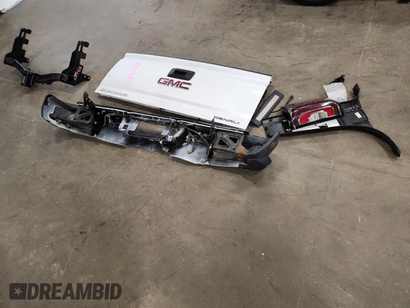 2018 GMC Sierra 1500 Denali z VIN 3GTU2PEJ2JG587157, wystawiony jako Copart lot #58516315 z przebiegiem 88 855 mil mil oraz Szkoda całkowita • Salvage title. Historia ofert i sprzedaży dostępna na DreamBid. Obrazek 12.