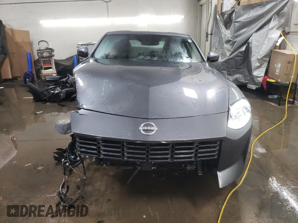 2024 Nissan Z Performance z VIN JN1BZ4BH4RM362110, wystawiony jako Copart lot #80097174 z przebiegiem 2 745 mil mil oraz Szkoda całkowita • Salvage title. Historia ofert i sprzedaży dostępna na DreamBid. Obrazek 5.