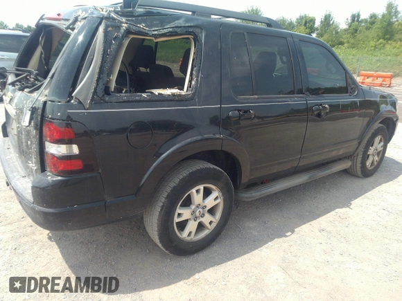 2010 Ford Explorer XLT with VIN 1FMEU7DE9AUA89274, listed as a IAAI auction lot 39917042 with 135,903 mi miles. Bid and sale history available at carsss.com. Image 4.