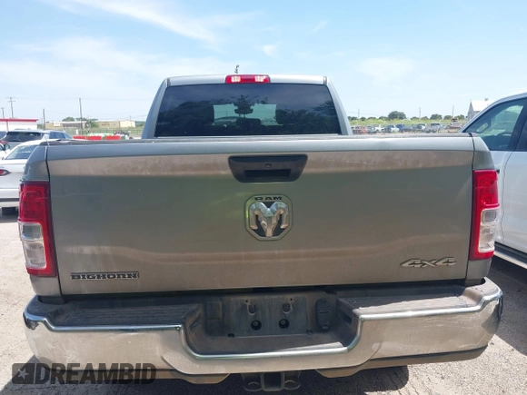 2024 Ram 2500 Big Horn z VIN 3C6UR5DL9RG246005, wystawiony jako IAAI lot #42849768 z przebiegiem 48 843 mil mil oraz . Historia ofert i sprzedaży dostępna na DreamBid. Obrazek 16.