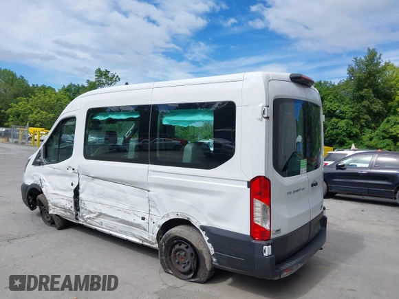2020 Ford Transit Passenger XL z VIN 1FDZK1C82LKA79233, wystawiony jako IAAI lot #42766871 z przebiegiem 32 428 mil mil oraz . Historia ofert i sprzedaży dostępna na DreamBid. Obrazek 3.
