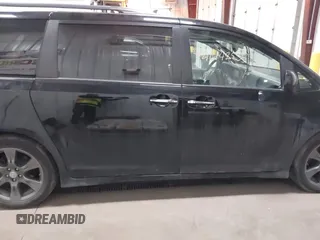 2017 Toyota Sienna SE with VIN 5TDXZ3DC5HS897285, listed as a IAAI auction lot 41448535 with 125,546 mi miles. Bid and sale history available at carsss.com. Image 13.