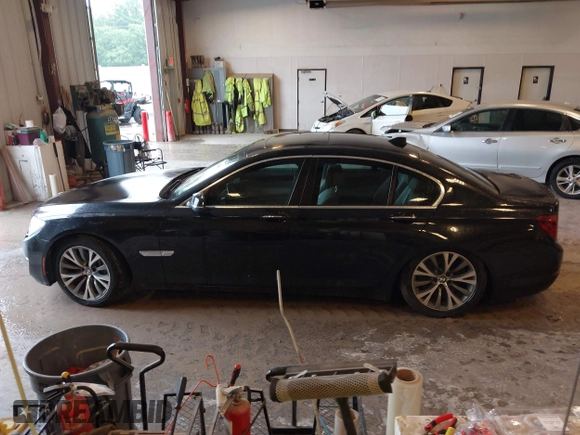 2013 BMW 7 Series 750i xDrive z VIN WBAYB6C56DC997904, wystawiony jako IAAI lot #42529968 z przebiegiem Nie podano mil oraz . Historia ofert i sprzedaży dostępna na DreamBid. Obrazek 13.