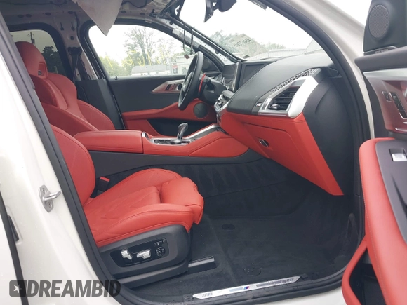 2024 BMW XM z VIN 5YM23CS0XR9U57042, wystawiony jako IAAI lot #40467269 z przebiegiem 2888 mil mil oraz . Historia ofert i sprzedaży dostępna na DreamBid. Obrazek 5.