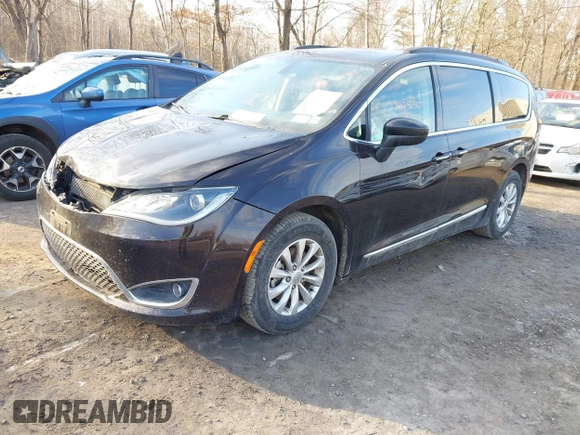 2017 Chrysler Pacifica Touring L z VIN 2C4RC1BG0HR526659, wystawiony jako IAAI lot #41752301 z przebiegiem 181 433 mil mil oraz . Historia ofert i sprzedaży dostępna na DreamBid. Obrazek 17.