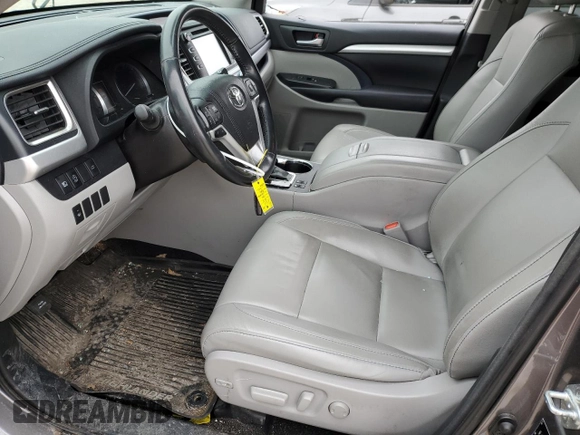 2018 Toyota Highlander SE with VIN 5TDJZRFH2JS497739, listed as a Copart auction lot 47561755 with 58,945 mi miles and Salvage title. Bid and sale history available at DreamBid. Image 7.