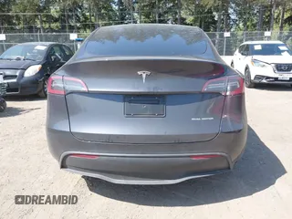2024 Tesla Model Y Long Range with VIN 7SAYGDEE3RF177458, listed as a IAAI auction lot 42109641 with 7,890 mi miles. Bid and sale history available at carsss.com. Image 16.