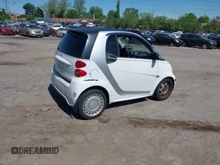 2015 Smart fortwo Passion with VIN WMEEJ3BAXFK810065, listed as a IAAI auction lot 42212154 with 20,553 mi miles and . Bid and sale history available at DreamBid. Image 4.