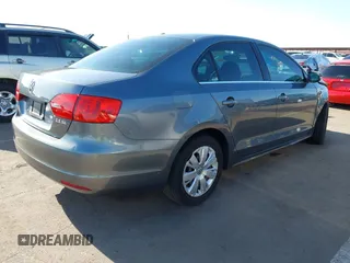 2013 Volkswagen Jetta Sedan SE with VIN 3VWDP7AJ8DM384221, listed as a IAAI auction lot 42023691 with 157,403 mi miles. Bid and sale history available at carsss.com. Image 4.