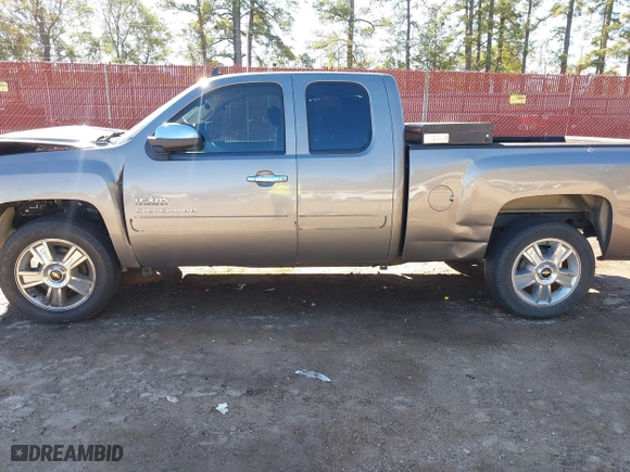 2012 Chevrolet Silverado 1500 LT with VIN 1GCRCSE06CZ277402, listed as a IAAI auction lot 40880052 with 140,769 mi miles. Bid and sale history available at carsss.com. Image 15.