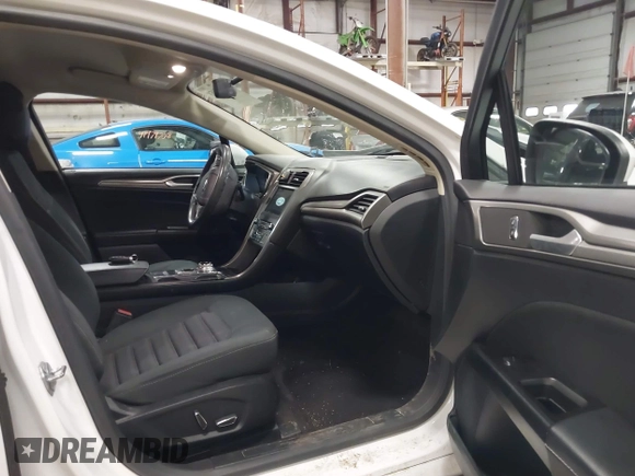 2017 Ford Fusion SE with VIN 3FA6P0H7XHR355914, listed as a IAAI auction lot 41983458 with 118,403 mi miles. Bid and sale history available at carsss.com. Image 5.