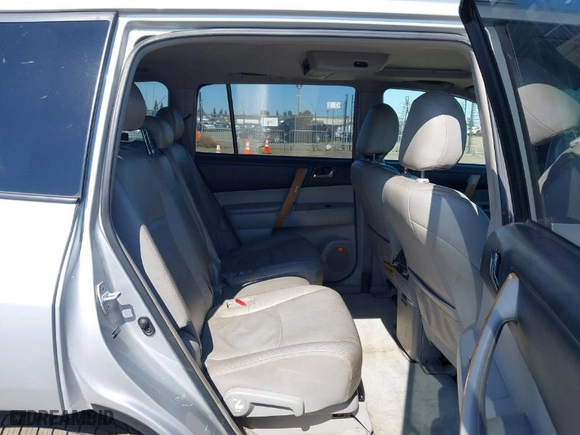 2008 Toyota Highlander Hybrid Limited with VIN JTEEW44AX82007693, listed as a IAAI auction lot 41765472 with 273,190 mi miles. Bid and sale history available at carsss.com. Image 8.