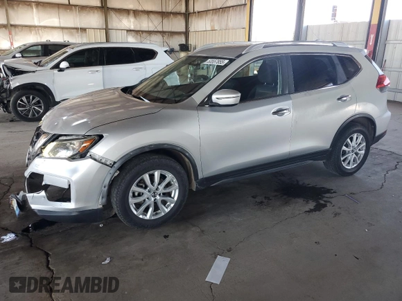2017 Nissan Rogue SV z VIN JN8AT2MT3HW143002, wystawiony jako Copart lot #53557855 z przebiegiem 120 193 mil mil oraz Szkody całkowita. Historia ofert i sprzedaży dostępna na DreamBid. Obrazek 1.