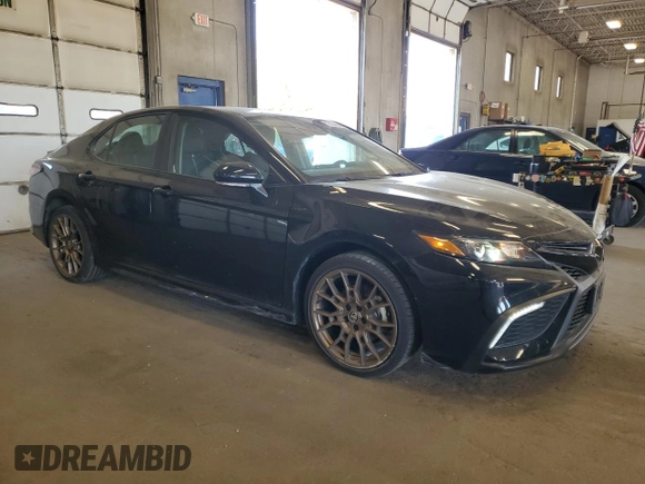 2023 Toyota Camry SE z VIN 4T1T11BK0PU104839, wystawiony jako Copart lot #57154545 z przebiegiem 30 982 mil mil oraz Szkoda całkowita • Salvage title. Historia ofert i sprzedaży dostępna na DreamBid. Obrazek 4.