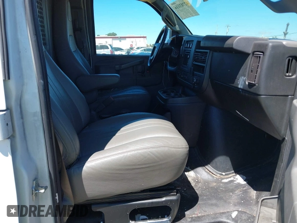 2018 Chevrolet Express Cargo with VIN 1GCWGAFP0J1339529, listed as a IAAI auction lot 42783116 with 121,861 mi miles and . Bid and sale history available at DreamBid. Image 5.