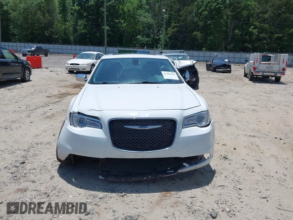 2016 Chrysler 300 C z VIN 2C3CCAEG1GH324603, wystawiony jako IAAI lot #42300938 z przebiegiem 108 997 mil mil oraz . Historia ofert i sprzedaży dostępna na DreamBid. Obrazek 12.
