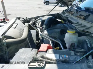 2018 Ram 1500 SSV z VIN 1C6RR7XT1JS270616, wystawiony jako IAAI lot #42080855 z przebiegiem 129 819 mil mil oraz . Historia ofert i sprzedaży dostępna na DreamBid. Obrazek 19.